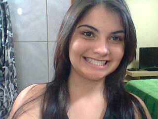Sou evangelica uma esposa que ama a cada dia mais o marido edilson mendes tembem uma pessoa chata alegre timida ate demais mimada gosto fazer novas amizades