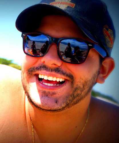 luthcysne's profile picture. Ama fazer tudo de uma vez ou simplesmente não fazer nada!  Desde 1989 rindo da desgraça alheia e até da minha própria.