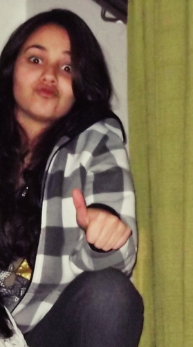 Alegre, faladeira, gordinha , dançar é meu vício, e o Corinthians é minha paixão ! segue aí ? *-*