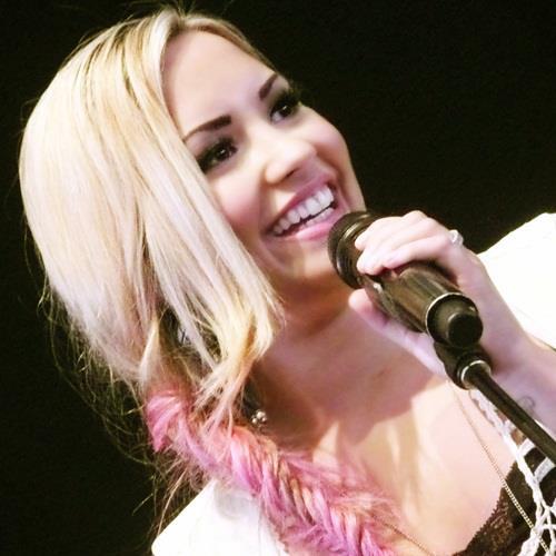 Lovatic, não importa o que as pessoas falem. O que importa é que o que nós sentimos nunca acabará ! i love @ddlovato