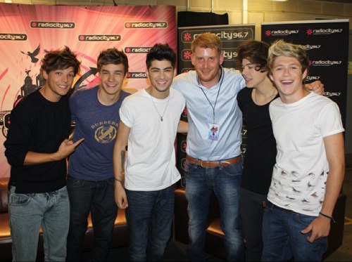 1DFake_RP2's profile picture. Hey we're One Direction. Our manager and best friend is @LiliaZajac_LA http://t.co/tGhxHgQtQr