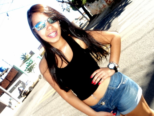 Não brigue , não discute , pessoas invejosas agente derruba com um Sorriso  (: