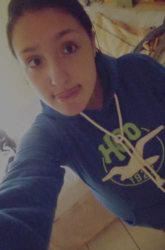 ,,  Ela engoliu o choro , olhou pra cima , não sabia como continuar , mais sabia que lá em cima tinha alguém bem maior que a tristeza dela.  ;]]*