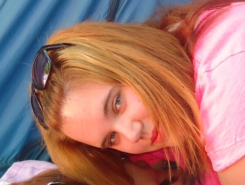 I'm an 20 year Hungarian girl. I'm very happy and I love my life...:D♥♥♥xoxo