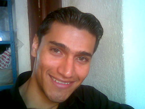soy una persona sincera amigable y genial me gusta la musica y los deportes
