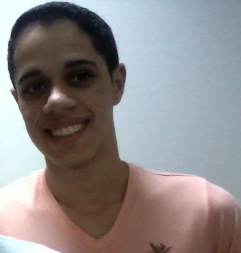 Estudante de Direito, Estagiário, Aspirante a Vereador. Bons planos na cabeça, ótimos no papel. Vote em 23333. A proposta é melhorar o mundo, não mudá-lo.