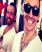 ❛ Cada passo que eu dou é outro erro pra você.❜  - Linkin Park! FC dedicado para os fãs de LP, criado 08/06/12. Donos: @umpsicopath ; @filha_do_chazy.