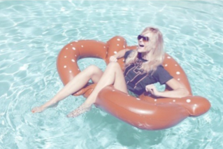 smilemore_'s profile picture. life's too short to be anything but happy , so smile and live for each moment.