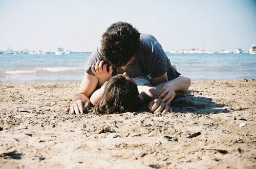 Click that follow button & enjoy the ride. | Relatable photos and sometimes tweets about girls, women, love and relationships. | enjoy my photos and tweets ♥