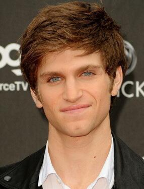 leTobyCavan's profile picture. I'm Toby. I was Rosewoods creep, but now I'm Spencer, Aria, Hanna and Emily's friend. Jenna's brother. @leRoleplay_. Taken by @lespencerhast