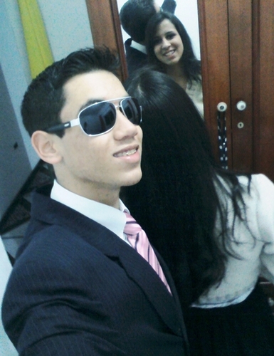 Carinha de poucas palavras, muitas loucuras
apaixonado por uma gatinha muito inteligente assim como eu )
A garota que me faz ser o homem que sou!
Crazy' ♥