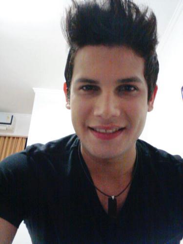 Eu me apego a cada detalhe seu como se daquilo dependesse a minha vida. Since:10/06/12 Donos - @ODanielMonteiro @AmandaPachecoS2 @JuhSavignon & @Thallita_Haber