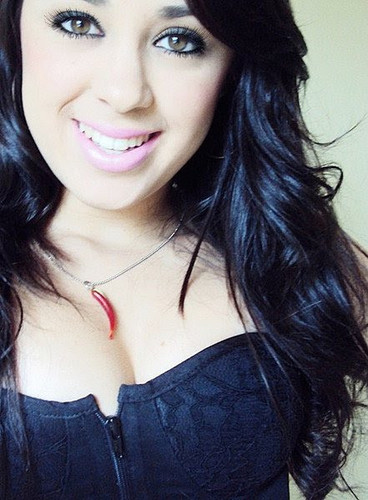 17 anos , signo de Aries , Solteira e muito Feliz  :D 
Não gostou de mim , Foda-se _|_