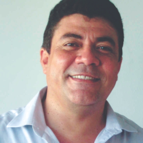 Fotógrafo, designer gráfico e humanista.
Gosto de política, cultura popular, musica, fotografia e futebol.