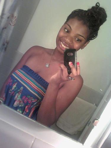 Im Real Dnt Like Drama.So If Thats What Yhu About Then GET AWAY.Lol But I Like Meetinq New People. 3