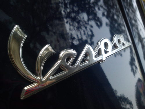 jackvodkadot's profile picture. berusaha agar ga *keliatan* galau,
ngelawak itu adalah first medication in the world!!!