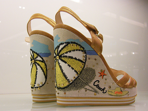 Find some of the strangest and most amazing shoes here. Submit your favorite ones on our site http://t.co/3hPfrWjINr. Follow us if you love shoes.