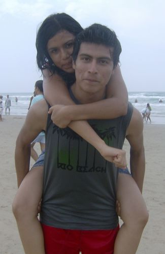 Universitaria,qe gusta de la buena musica Rock,Alternativo,etc. ODIO el reggaeton,y m gusta Salir n.n