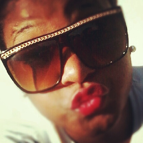 AINT N0 NEED FOR A BI0!!# TEAM F0ll0W BACK..