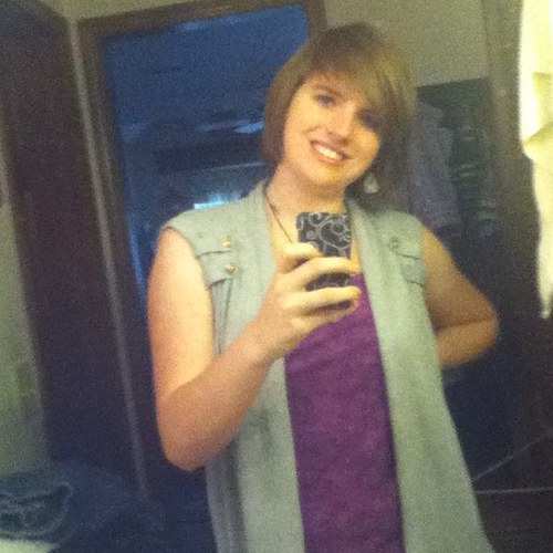 sarahv_17's profile picture. if you want to know about me, talk to me.