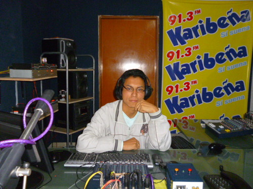 dj manuelito el operador de radio el mejor de huaral y chancay