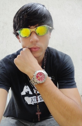 capa : @KinhosDescolado . * 
perguntta : http://t.co/7yNImB4Uxx
    TO DE OLHO EM VS . *-*