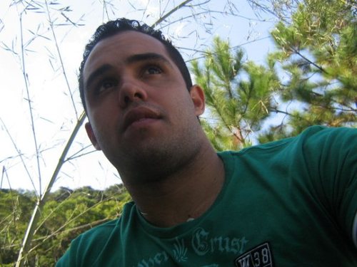 Sou o fruto proibido, o atalho pro paraiso, sou teu anjo malvado teu sonho acordado, sou a resposta pra tua questão, sou teu desejo, tua doce ilusão.