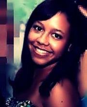 Eu sou uma pessoa lúcida na minha loucura, permanente na minha inconstância, inquieta na minha comodidade...  Martha Medeiros
