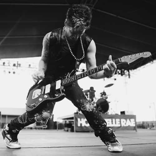 Guitarist for HOT CHELLE RAE, producer, writer, trouble makah @hotchellerae