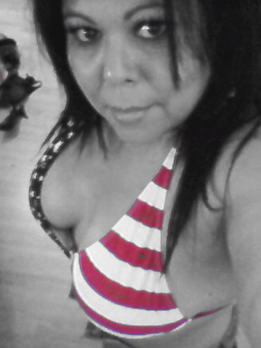 VikkiDias's profile picture. 