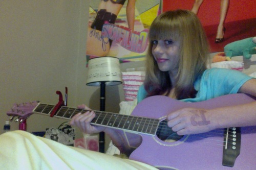 IM KATY PERRY & TAYLOR SWIFTS BIGGEST FAN AND I WENT TO 2/3 TS SHOWS IN NZ BEST NIGHTS EVER I WENT TO 1/2 KP SHOWS IN NZ AND WILL ALWAYS BE KP&TS BIGGEST FAN!!!