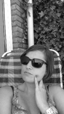 Stewardess,mama van 2 lieve kindjes. Hou van de simpele dingen in het leven.zo veel mogelijk gezond eten/leven