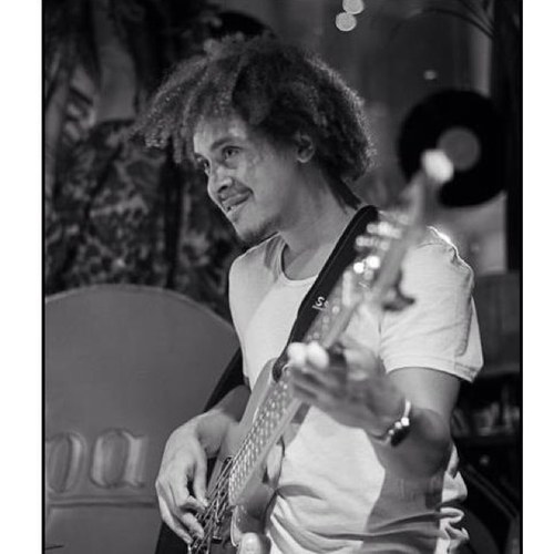 nazadamson's profile picture. i play low shit and sing high shit