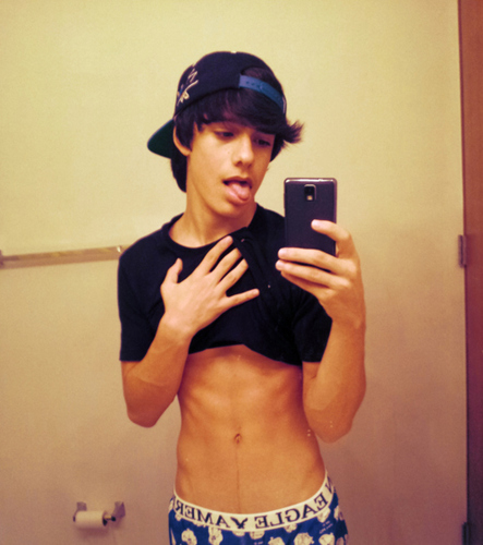 destinjoyner1's profile picture. 12 year old boy that has no business with a twitter account. this is not his real name or pic... this account will be shut down soon!