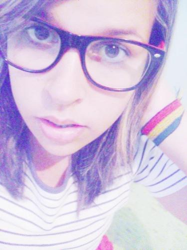 Desastre + ciúmes + sarcasmo + irônia + bagunça + insegurança + chatisse + irritância + idiotice + esquisitisse + loucura + sonhos = eu .