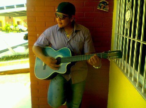 16. Eres lo más hermoso&encantador que tengo chiquito*-* TE AMO MUCHO & no te perderé por nada ni NADIE. 30/10/10♡.
  By: @Vi_ciosa.