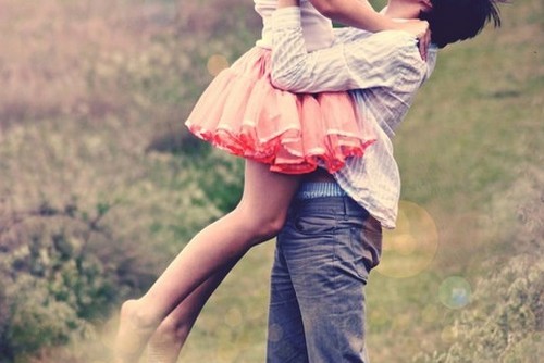 O amor não chega quando desejamos, mas sim quando estamos prontos. Retweet o que se identificar com você ♥