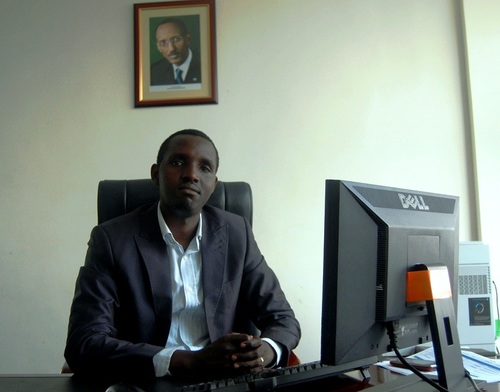 ujeanlouis's profile picture. 