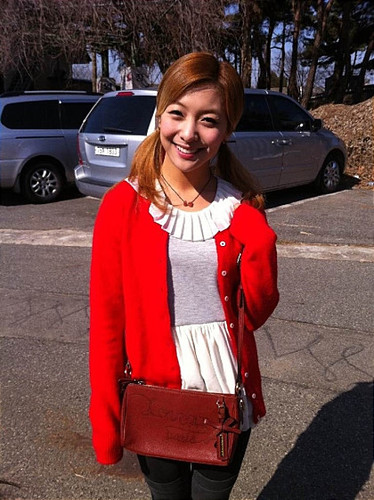 바쁜 루나양을 위해 팬서비스를 해줍니다.I'm not real F(x) Luna!real Luna is me2day user _루나 원조봇입니다