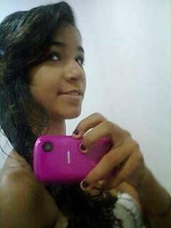 pra vc que me odeia trago no rosto um sorriso sarcrastico e um olhar cinico e nos labios a palavra..
              ...FODA-SE..