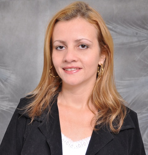 Psicóloga clínica, arteterapeuta, terapeuta integrativa (holística), empreendedora. Diretora do Espaço Saúde Integral