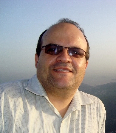 Psicólogo, Professor, Palestrante, Pastor e Pai de Anna Lívia e Daniel Henrique. Casado com Miriam Oliveira.