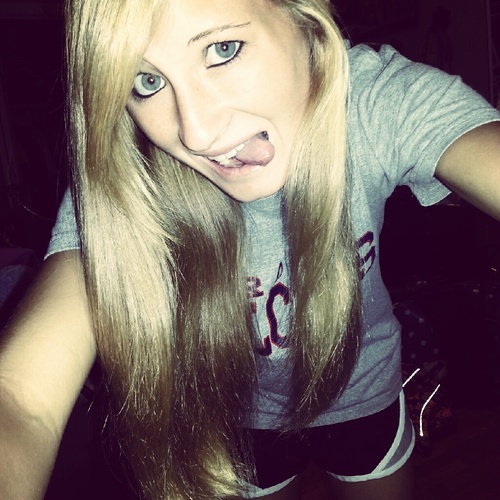 Mckenzie Mayes. 19. college student.