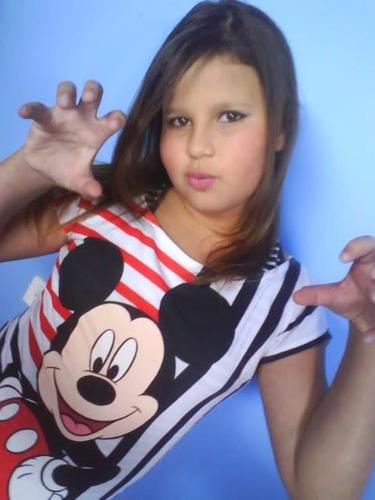simplesmente eu mais nada apenas me sigam, claro se quiser e vera como eu sou apenas eu,