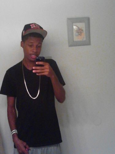 Aye there! im Marc, i like to play football, basketball nd alot more nd if you wanna hmu just don't be afraid to tweet or inbox mi  #plus im straight