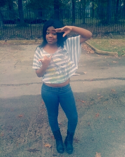 ima RAW muthafucker , stay on my GROWN woman shit .. | ONLY thingg im loyal to is my $$ ! follow me . umm you boys DM me if you think your lucky ;) see ya !
