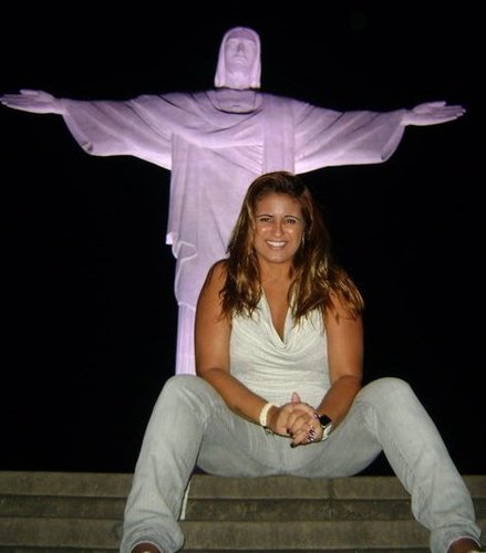 Michelle Moura,formadora de opinião,carioca ,35 anos,  solteira, mãe da Giovanna e totalmente apaixonada pela vida.