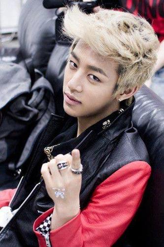 Albicy20's profile picture. K-pop ; SHINee , Super Junior , Heechul 3 , Onew 3 , 2PM ,2am , (Ect) Moi j'adore la k-pop