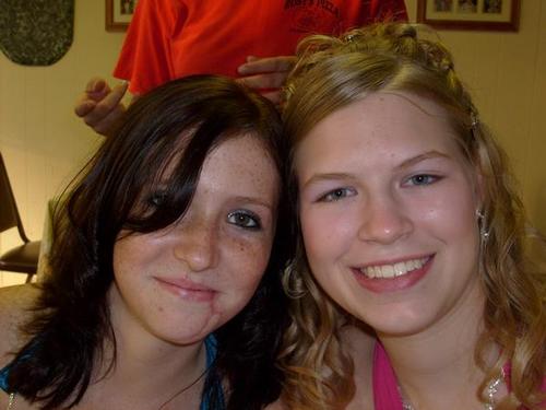 artnerd19's profile picture. 