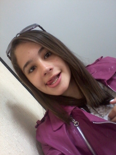 Feliz...Brincalhona.... Idiota.... Feia..... Corinthiana.....Funk..... Barraqueira.... Feia....  *--*